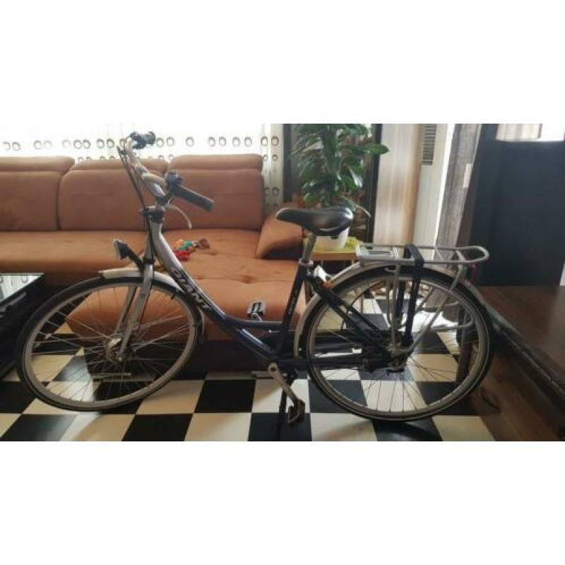 Giant 28 inch damesfiets met naafdynamo.
