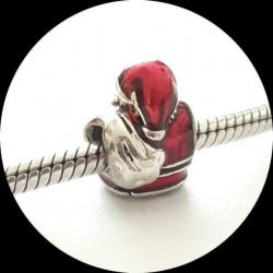 Kerstman, rood emaille, past ook aan een Pandora armband