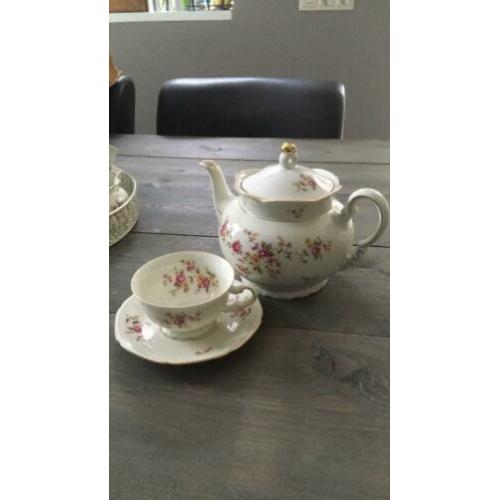 Antiek servies 12 delig