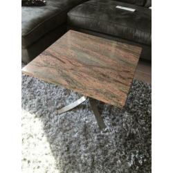 Grote salontafel en bijzet tafel van graniet.