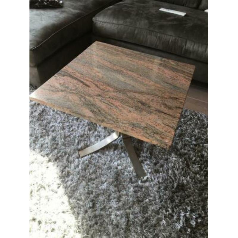Grote salontafel en bijzet tafel van graniet.