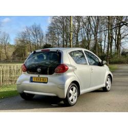 Toyota Aygo 1.0 12V Vvt-i 5DRS 2007 Grijs