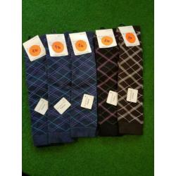 Sokken in verschillende kleuren, soorten en maten
