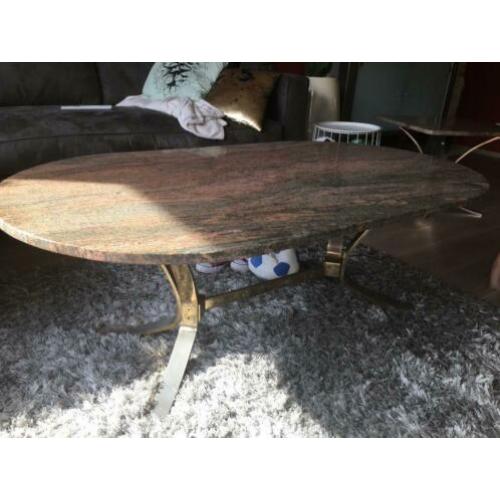Grote salontafel en bijzet tafel van graniet.