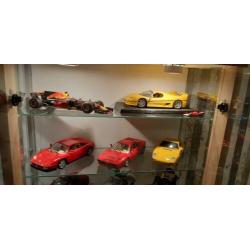 Verzameling modelautos inclusief kast