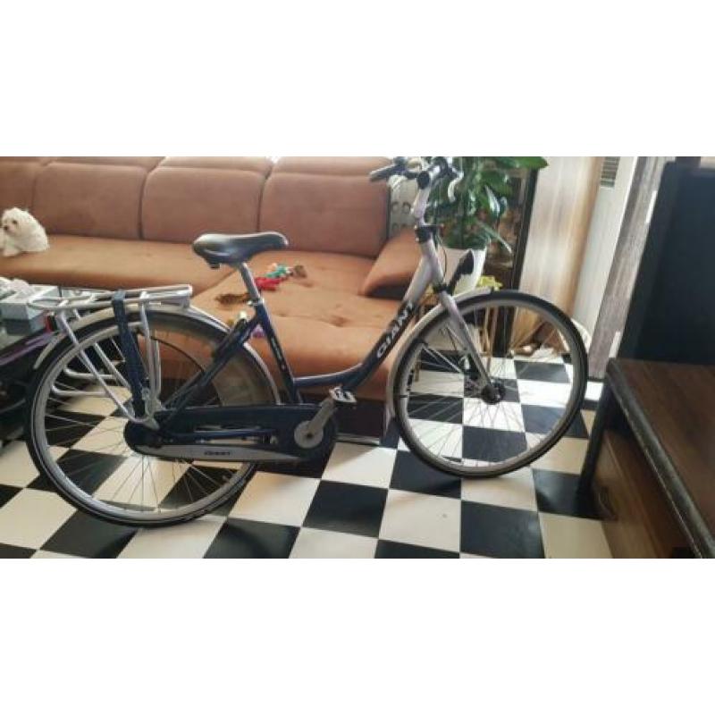 Giant 28 inch damesfiets met naafdynamo.
