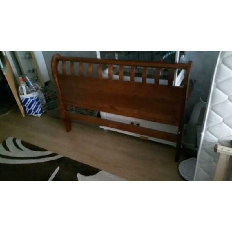 Bed 140 bij 200 Staat in de weg