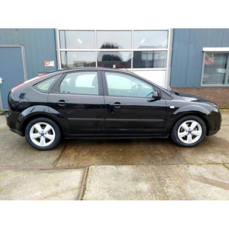 Ford Focus 1.6-16V Futura, 5-Deurs, Airco, Voorruit verwarmi
