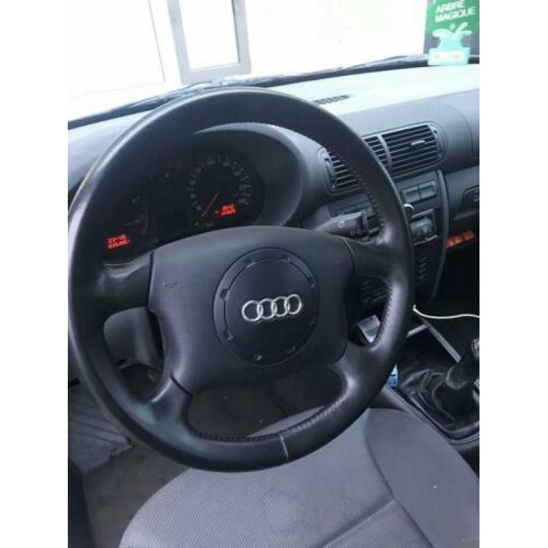 Audi A3 1.6 74KW 5D 2000 Zwart, distrib.riem nog te verv!