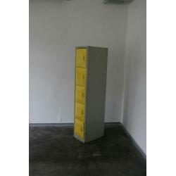 vintage staal lockerkast in geel
