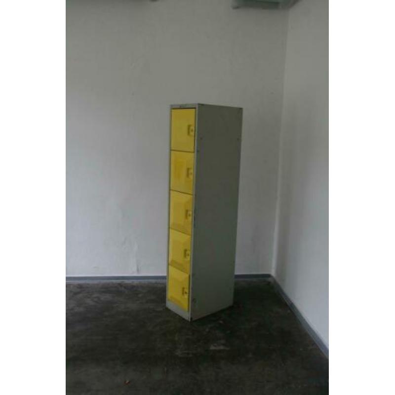 vintage staal lockerkast in geel
