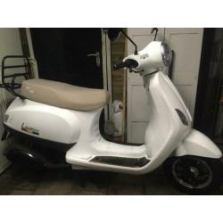 Iva snorscooter scooter 2015 Vespa look 1e eigenaar!