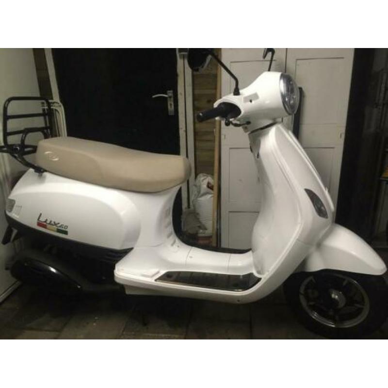 Iva snorscooter scooter 2015 Vespa look 1e eigenaar!