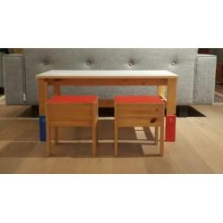 Ikea kindertafel + kinderkrukjes