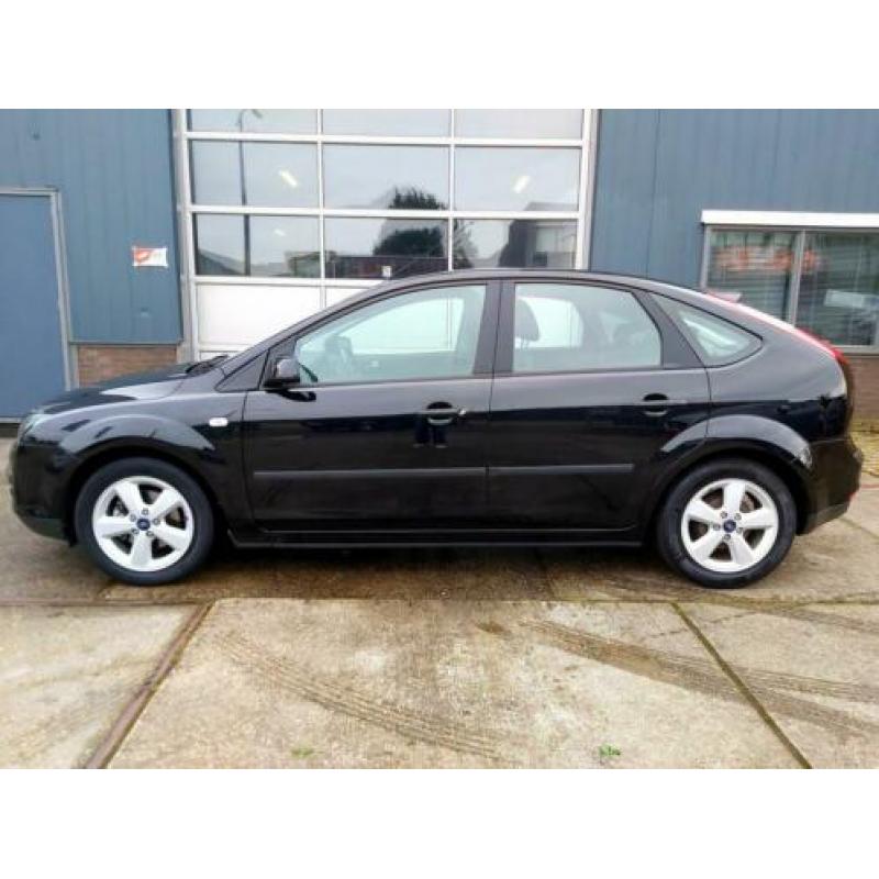 Ford Focus 1.6-16V Futura, 5-Deurs, Airco, Voorruit verwarmi