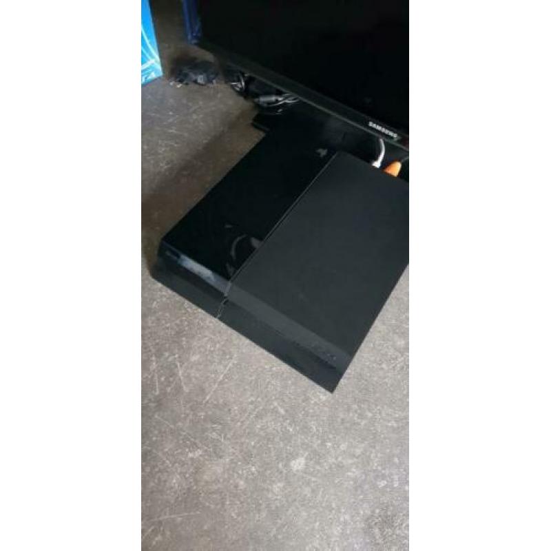 PS4 compleet met controller,headset en 7 spellen