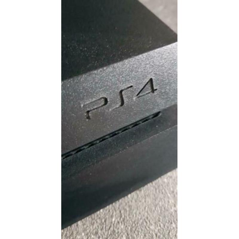 PS4 compleet met controller,headset en 7 spellen