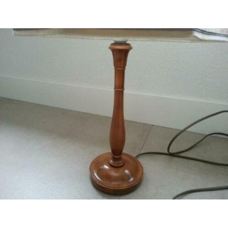 Tafellamp (schemerlamp) met antieke houten voet