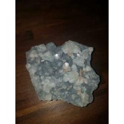 Cluster Bergkristal met honingcalciet 800 gram (bieden)