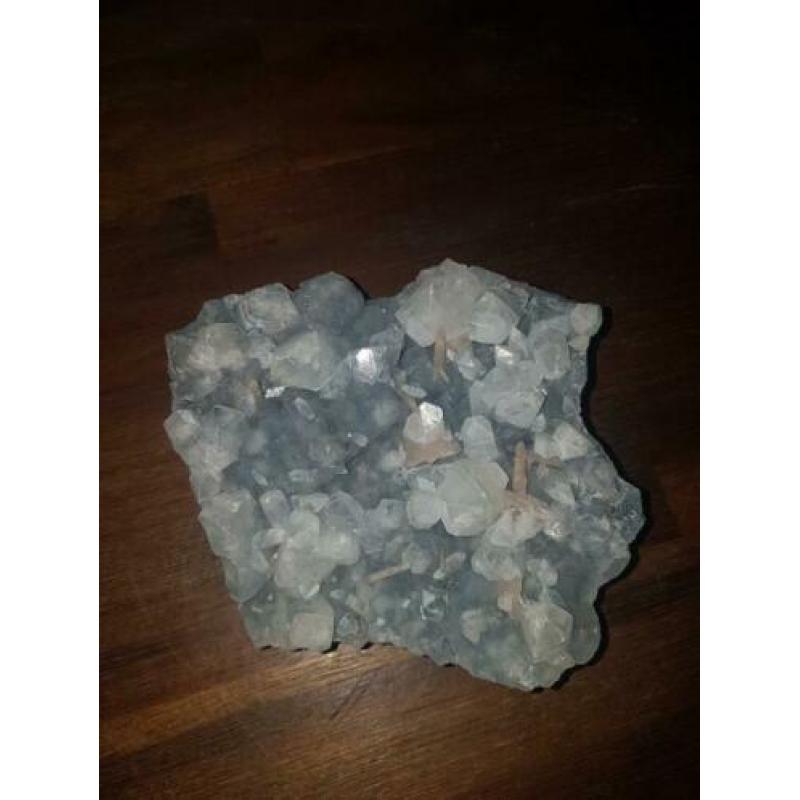 Cluster Bergkristal met honingcalciet 800 gram (bieden)