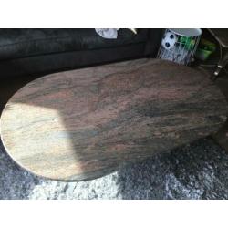 Grote salontafel en bijzet tafel van graniet.