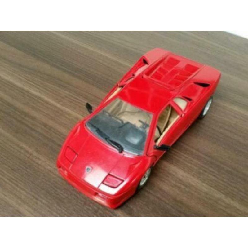 LAMBORGHINI DIABLO rood 1:18 Merk POLISTIL TONKA
