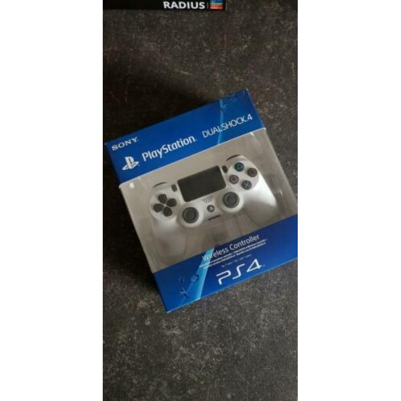 PS4 compleet met controller,headset en 7 spellen