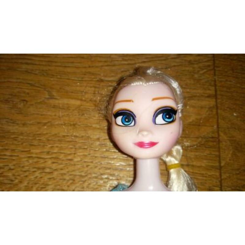 (barbie) pop van frozen: Elsa
