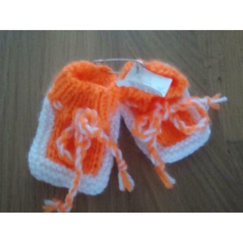 Slofjes babyborn / baby born. Opbrengst KiKa.