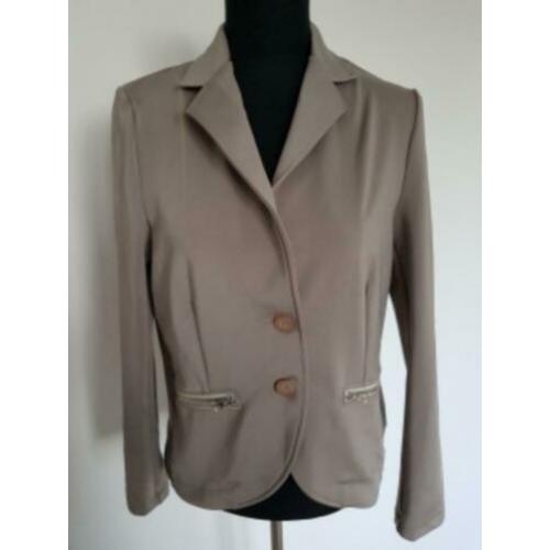 Jas13 - Beige stretch colbert van CREME DE LA CREME maat L (