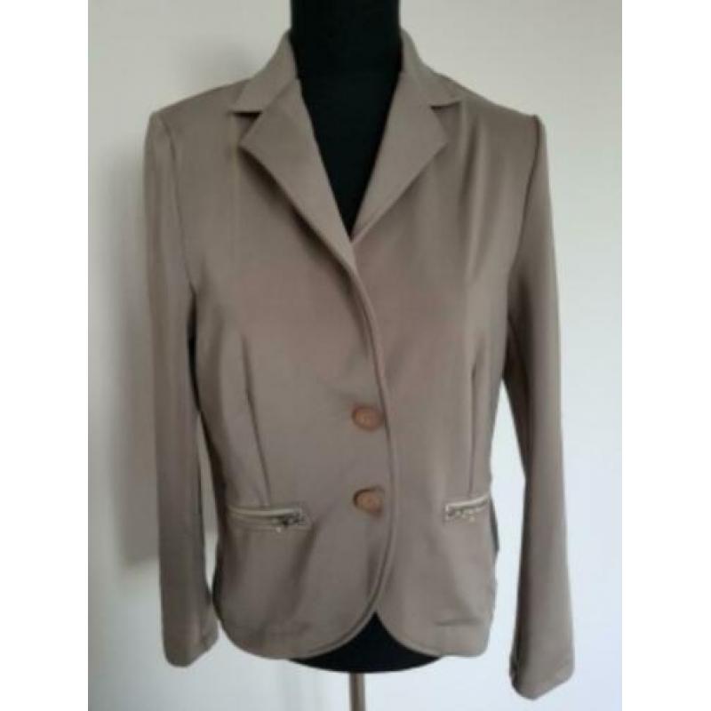 Jas13 - Beige stretch colbert van CREME DE LA CREME maat L (