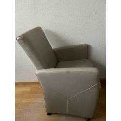 4 Lederen eetkamerstoelen met parketwieltjes