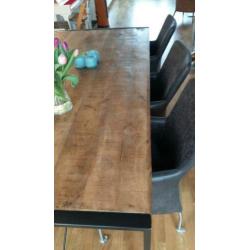 Mooie grote industriële eettafel. Mango hout 220x100 cm