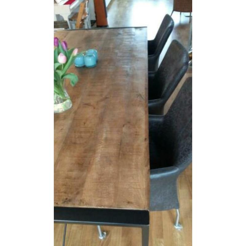 Mooie grote industriële eettafel. Mango hout 220x100 cm