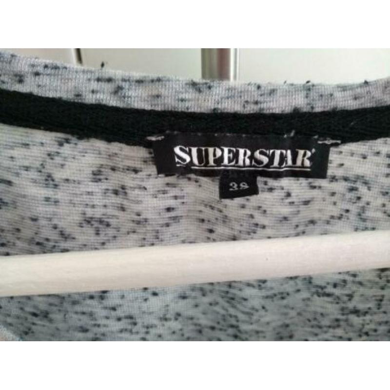 Superstar: long shirt te gebruiken maat 38. De kleur is zac