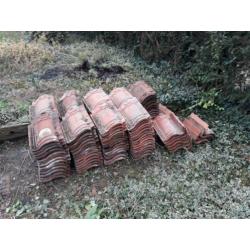 Dakpannen van dakpannenfabriek De Valk ruim 100 stuks