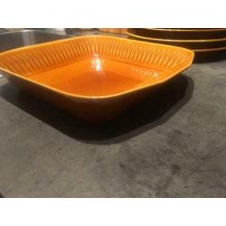 Okergeel retro servies