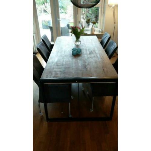 Mooie grote industriële eettafel. Mango hout 220x100 cm