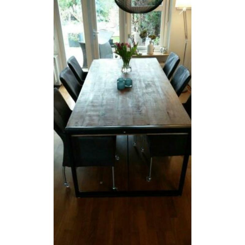 Mooie grote industriële eettafel. Mango hout 220x100 cm
