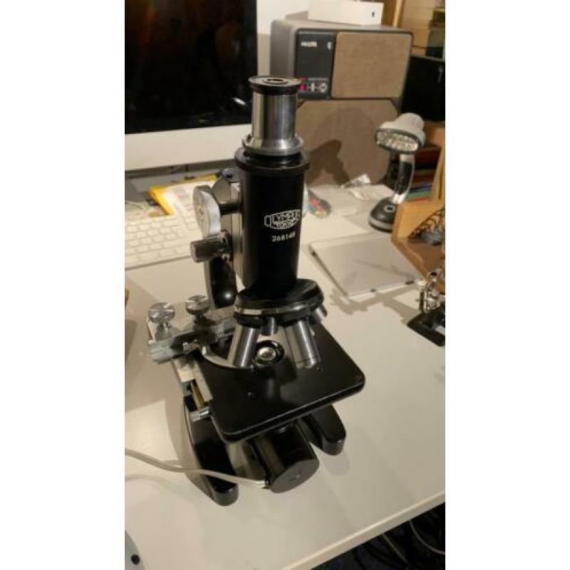 Olympus microscoop in houten kist