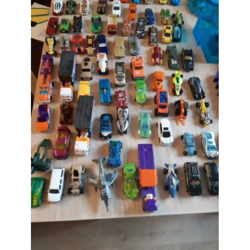 Grote verzameling hotwheels (Auto's racebanen) bieden kan