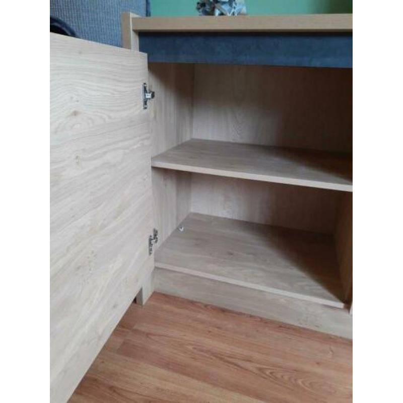 Dressoir. 89 * 196,5 * 59
