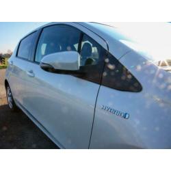 Toyota Yaris 1.5 Full Hybrid CVT 5DR 2012 Wit