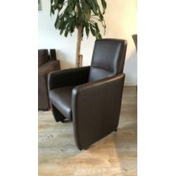 Fauteuil donkerbruin leer(op wielen)
