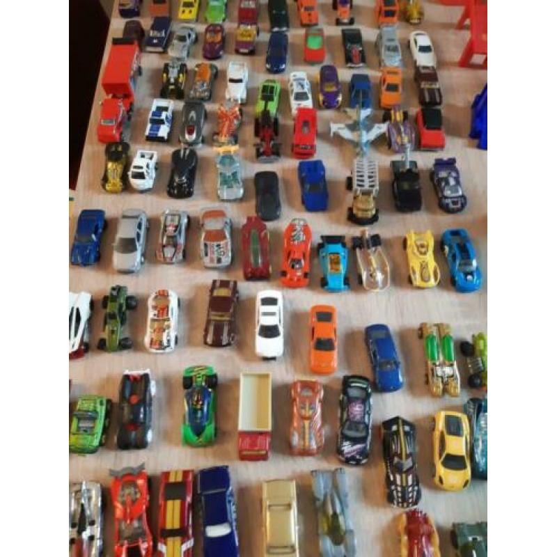 Grote verzameling hotwheels (Auto's racebanen) bieden kan