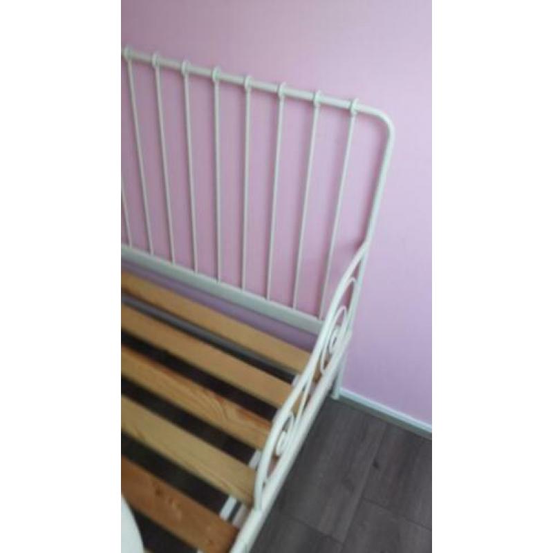 Meidenbed