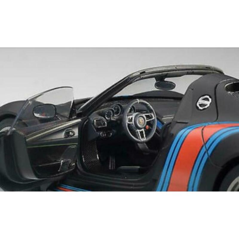 AutoArt Porsche 918 Spyder Black/Martini Livery 1/18 NIEUW