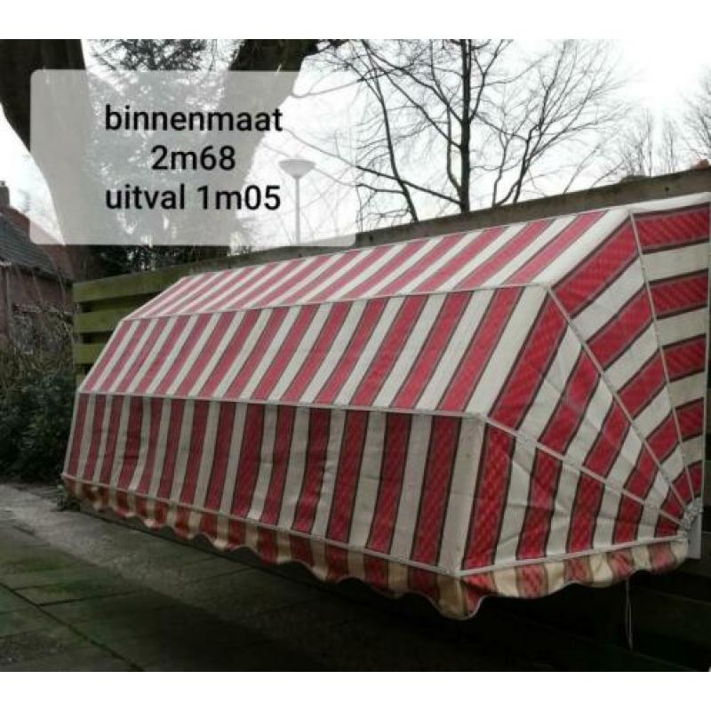 ROOM witte met rode markies