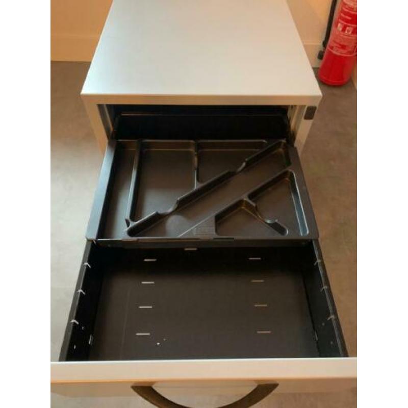 Ladeblokken 2x 60cm diep voor onder bureau op wielen