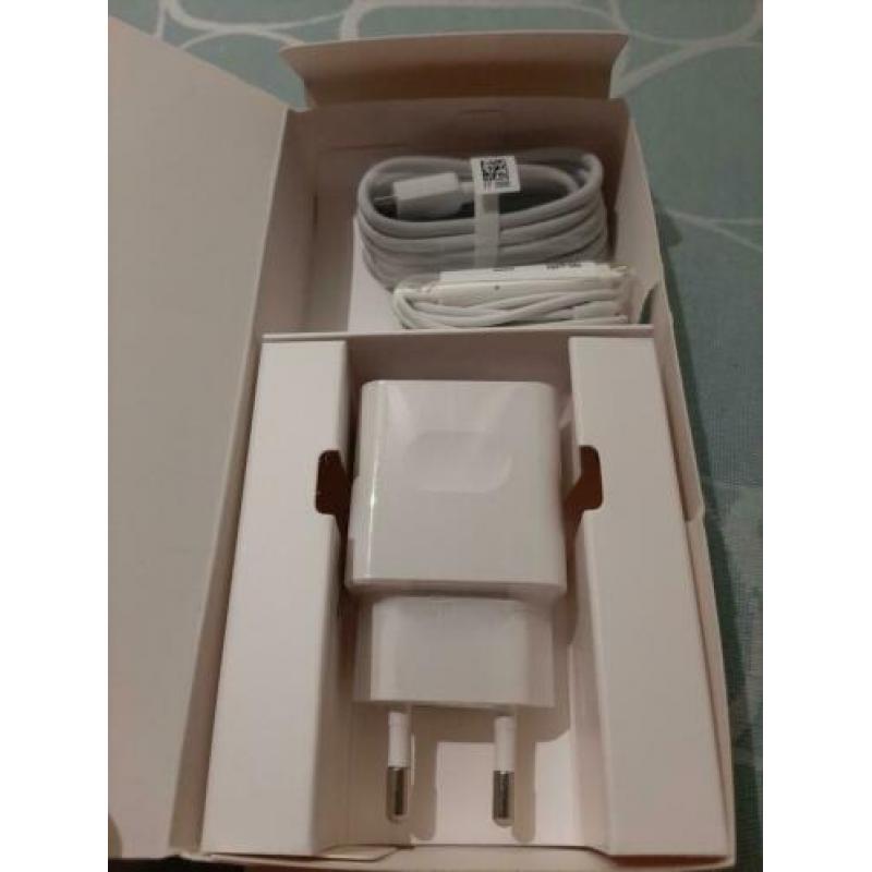 Huawei P10 Lite (met doos) incl hoesje en screenprotector
